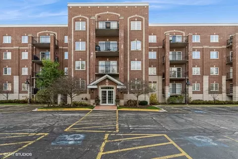 1479 N Milwaukee Ave #208, Libertyville, IL 60048
