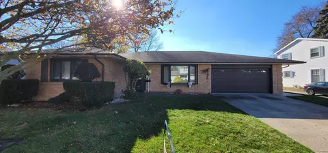 1009 E 19th St, Sterling, IL 61081