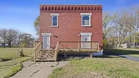 1933 S 6th St, Rockford, IL 61104