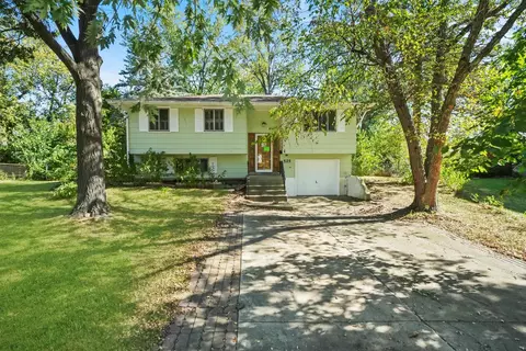 525 Coral Ct, Schaumburg, IL 60193