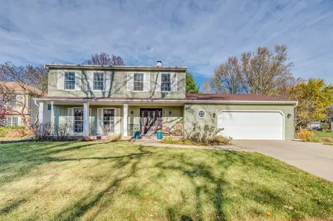 1215 Needles Ct, Naperville, IL 60540