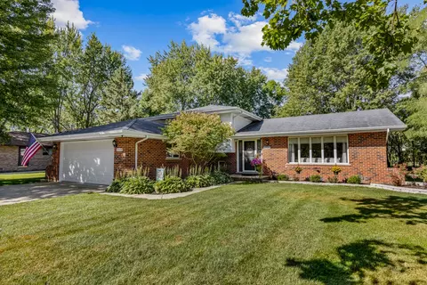1713 Stonebridge Dr, New Lenox, IL 60451