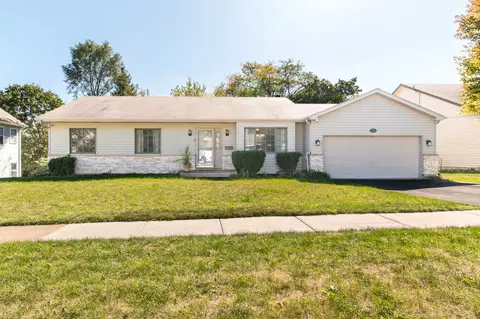 241 Oak Ave, Carpentersville, IL 60110