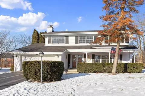 8 Cornell Dr, Lincolnshire, IL 60069