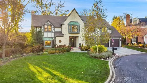 1 S780 Country Club Ln, Wheaton, IL 60189