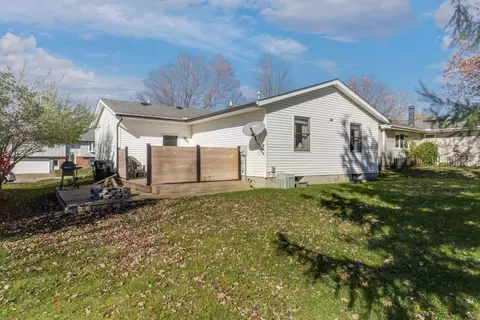 Exterior - 20 Yew Ct, Bloomington, IL 61701 photo 5 of 10