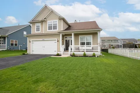 1746 Centennial Dr, Antioch, IL 60002