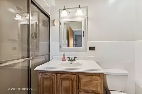 Bath - 1004 Beverly Dr, Wheeling, IL 60090 photo 1 of 2