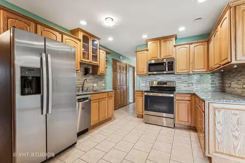 Kitchen - 1004 Beverly Dr, Wheeling, IL 60090 photo 1 of 2