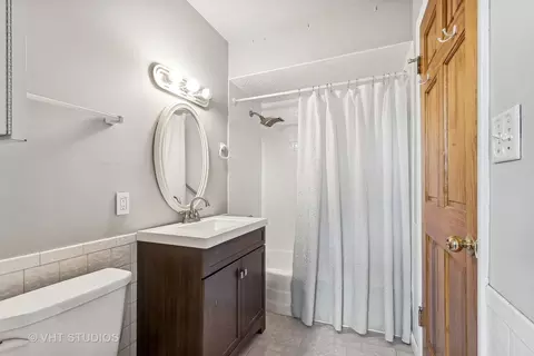 Bath - 1004 Beverly Dr, Wheeling, IL 60090 photo 2 of 2