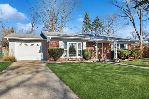 1004 Beverly Dr, Wheeling, IL 60090