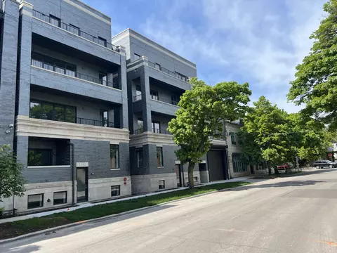 1767 W Rosehill Dr #204, Chicago, IL 60660
