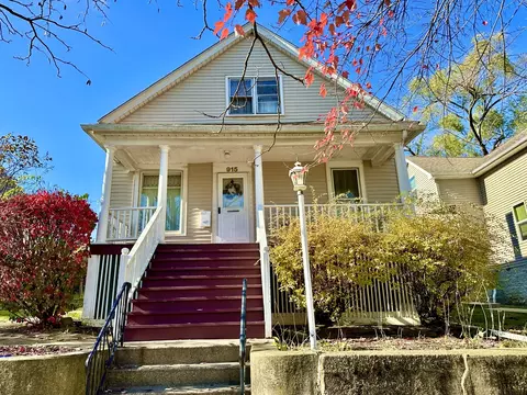 915 Summit St, Joliet, IL 60435