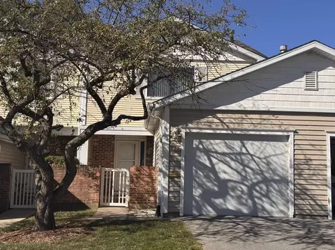 322 Clearwater Ln, Schaumburg, IL 60194