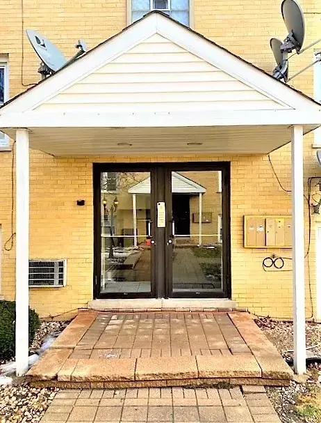 6630 W 95th St #1A, Oak Lawn, IL 60453