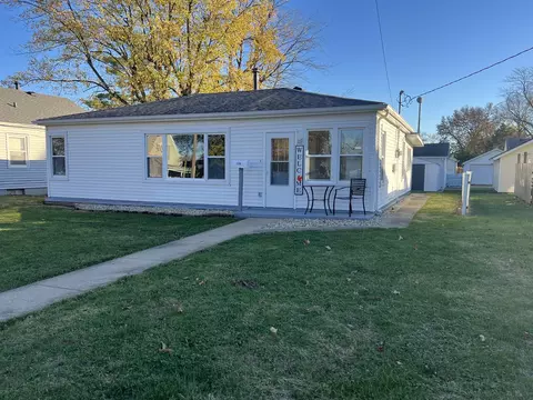 1206 E Jefferson St, Clinton, IL 61727