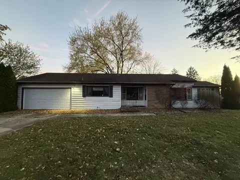 1277 Fairway Dr, Freeport, IL 61032