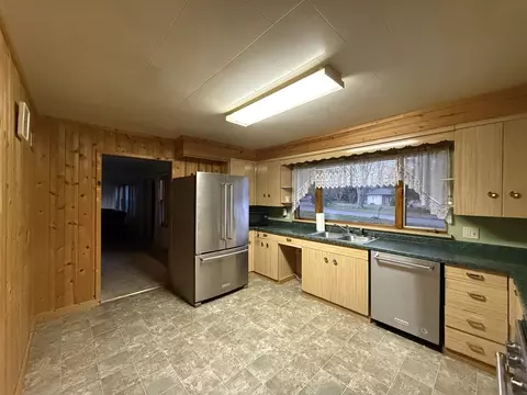 1277 Fairway Dr, Freeport, IL 61032 photo 3