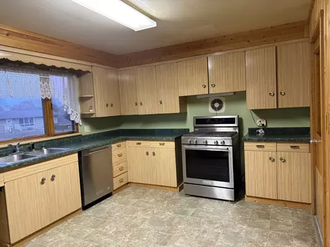 1277 Fairway Dr, Freeport, IL 61032 photo 5