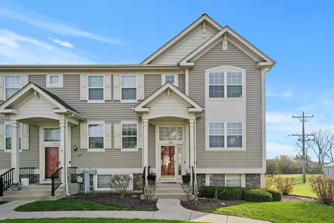 907 Manchester Cir, Grayslake, IL 60030