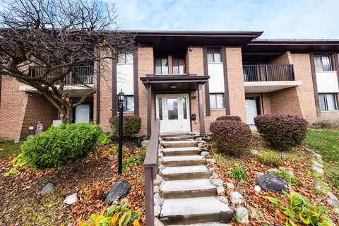 8200 Anchor Dr #805, Woodridge, IL 60517