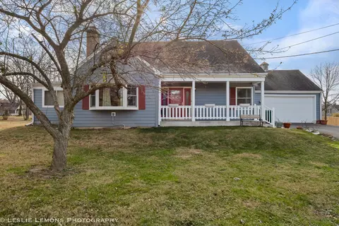 27 W755 Garys Mill Rd, Winfield, IL 60190
