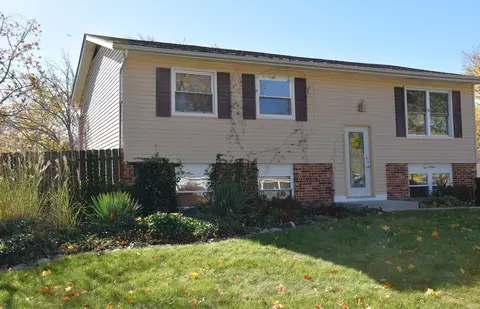 216 Malibu Ct, Bolingbrook, IL 60440