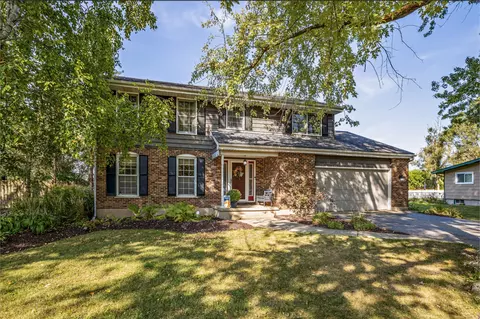 649 N Sharon Dr, Woodstock, IL 60098