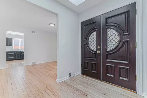 645 Ash St, Roselle, IL 60172 photo 2