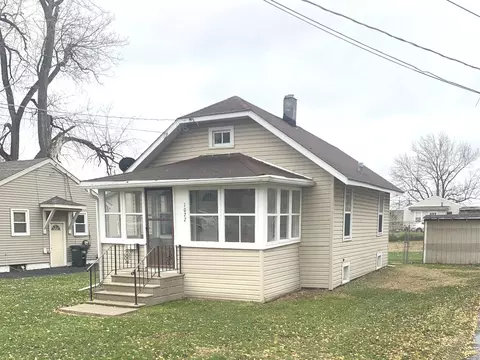 1022 Sill Ave, Aurora, IL 60506