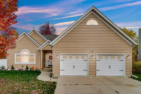 660 Louise Dr, Hinckley, IL 60520