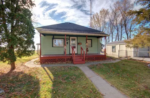 323 Emmett St, Kinsman, IL 60437