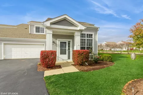 400 Cascade Ln, Oswego, IL 60543