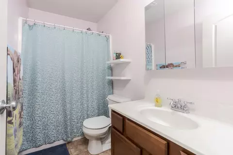 Bath - 16 Winding Way, Bloomington, IL 61705 photo 2 of 3