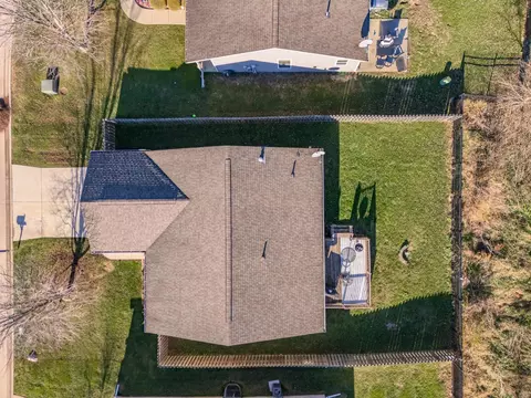 View/Area - 16 Winding Way, Bloomington, IL 61705 photo 2 of 4