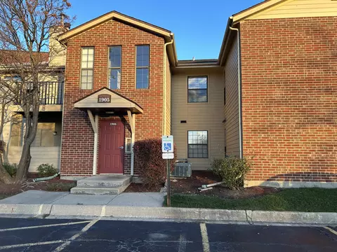 1905 N Hicks Rd #208, Palatine, IL 60074