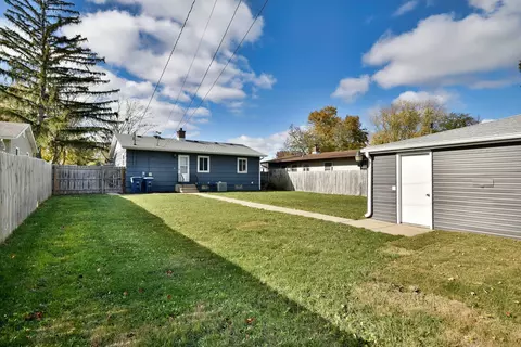 Exterior - 1715 Illinois St, Des Plaines, IL 60018 photo 3 of 7