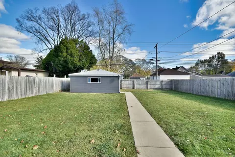 Exterior - 1715 Illinois St, Des Plaines, IL 60018 photo 6 of 7