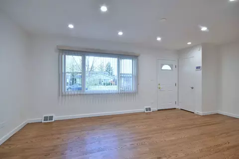 Living - 1715 Illinois St, Des Plaines, IL 60018 photo 6 of 7