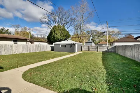 Exterior - 1715 Illinois St, Des Plaines, IL 60018 photo 2 of 7