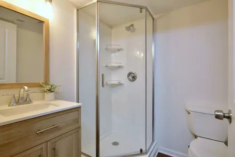 Bath - 1715 Illinois St, Des Plaines, IL 60018 photo 5 of 6