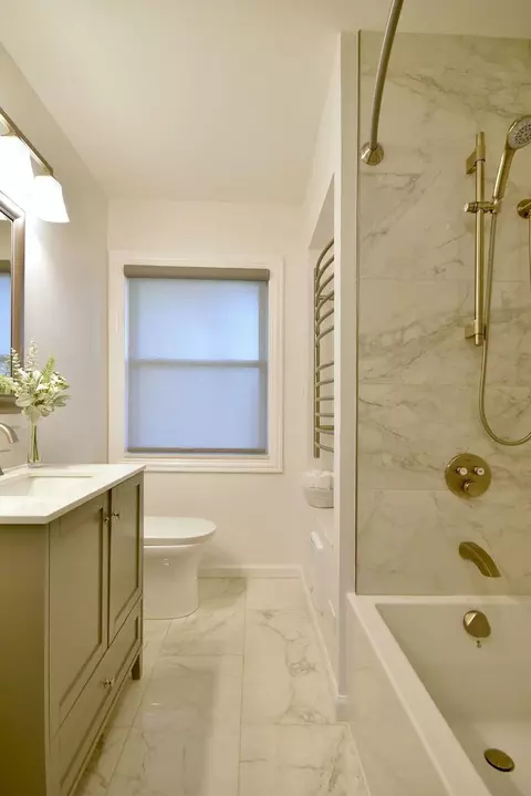 Bath - 1715 Illinois St, Des Plaines, IL 60018 photo 2 of 6