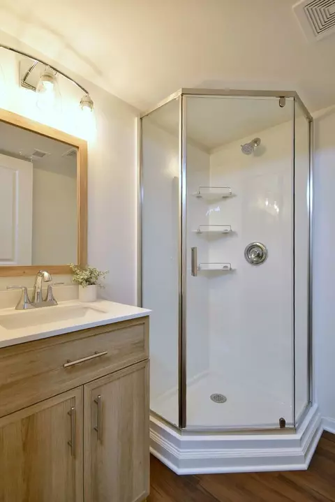 Bath - 1715 Illinois St, Des Plaines, IL 60018 photo 6 of 6