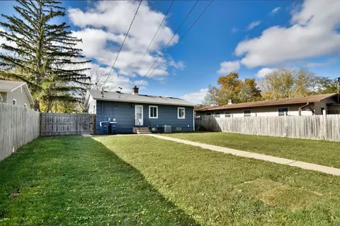 Exterior - 1715 Illinois St, Des Plaines, IL 60018 photo 4 of 7