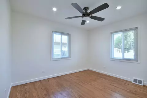 Bedroom - 1715 Illinois St, Des Plaines, IL 60018 photo 2 of 10