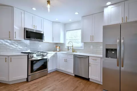 Kitchen - 1715 Illinois St, Des Plaines, IL 60018 photo 2 of 4