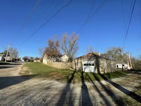 Exterior - 305 E Iowa St, Spring Valley, IL 61362 photo 3 of 3