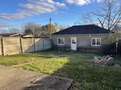 Exterior - 305 E Iowa St, Spring Valley, IL 61362 photo 2 of 3