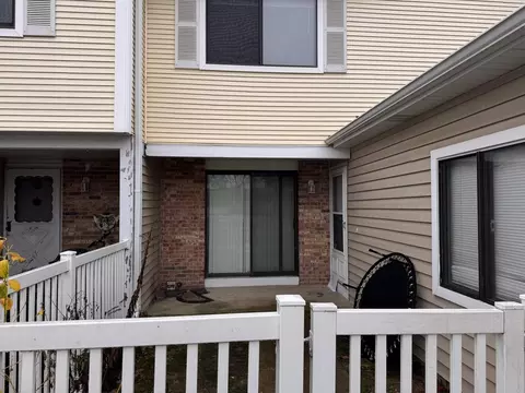 713 Shoreline Cir #713, Schaumburg, IL 60194