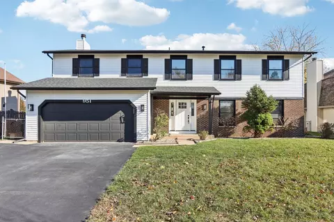 951 Kentucky Ln, Elk Grove Village, IL 60007